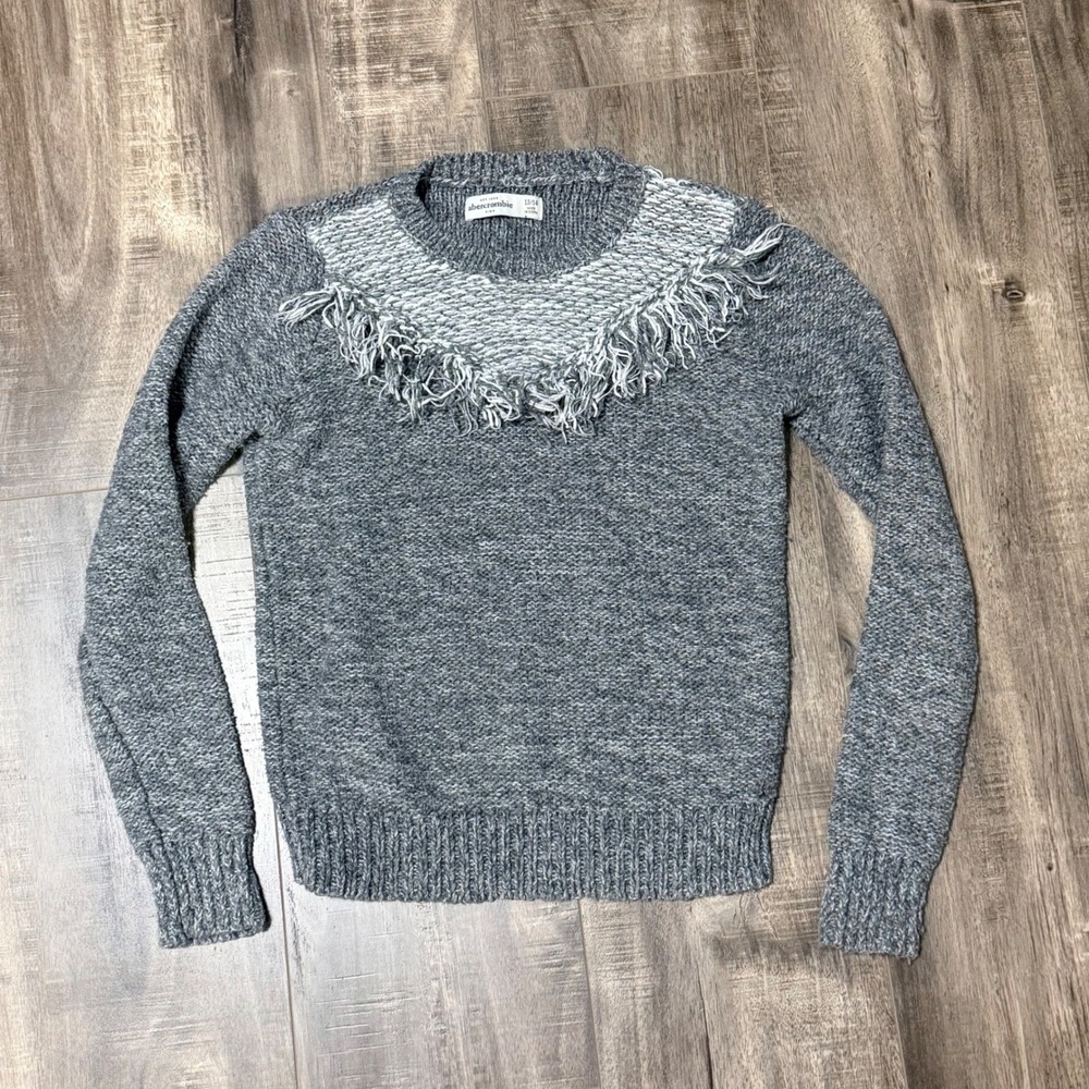 Abercrombie Kids Gray Fringe Knit‎ Sweater Girls Size 13/14 Crew Neck Pullover